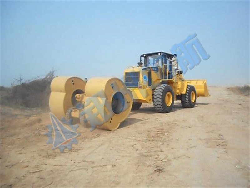 沖擊式壓路機施工現(xiàn)場